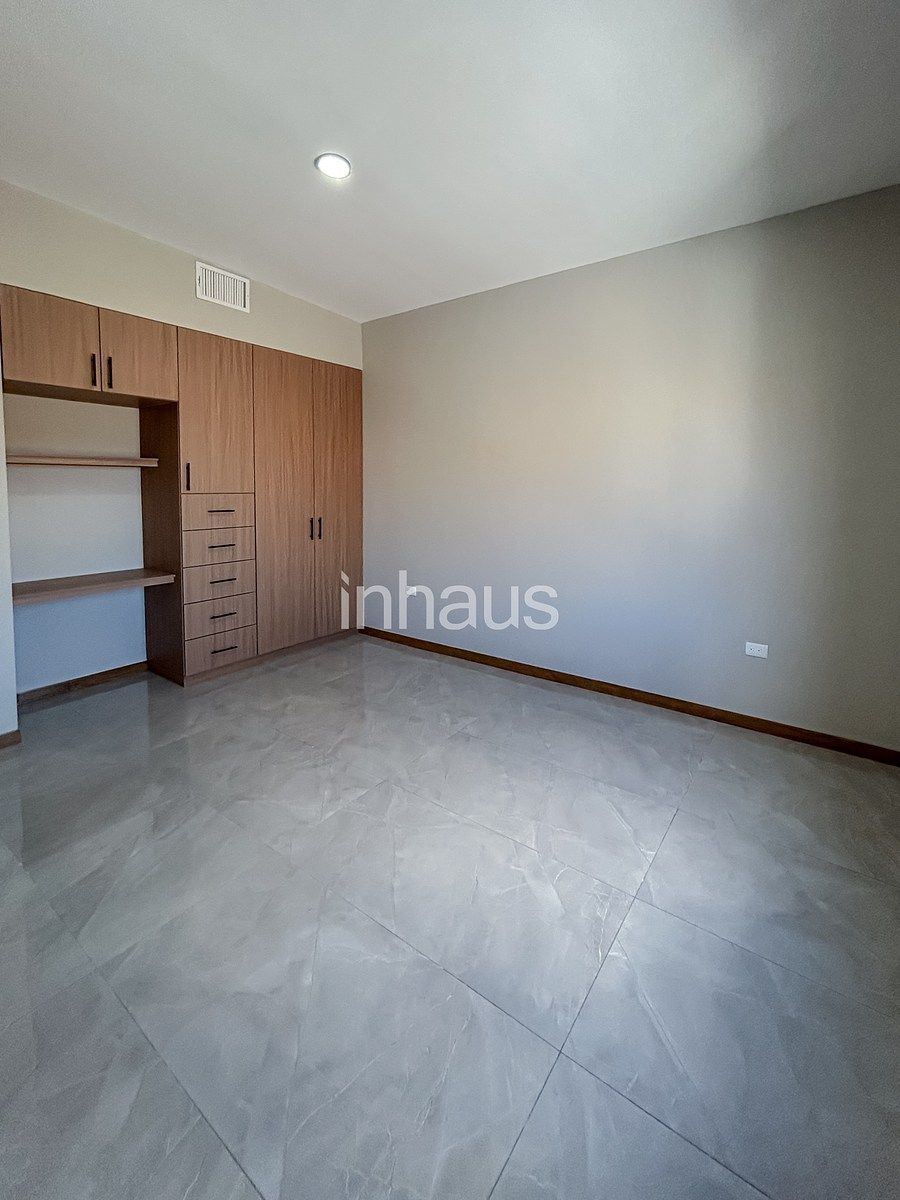 8 de 9: RECÁMARA SECUNDARIA CON CLOSET