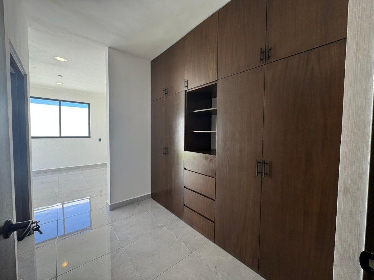 7 de 33: Closet recámara planta baja