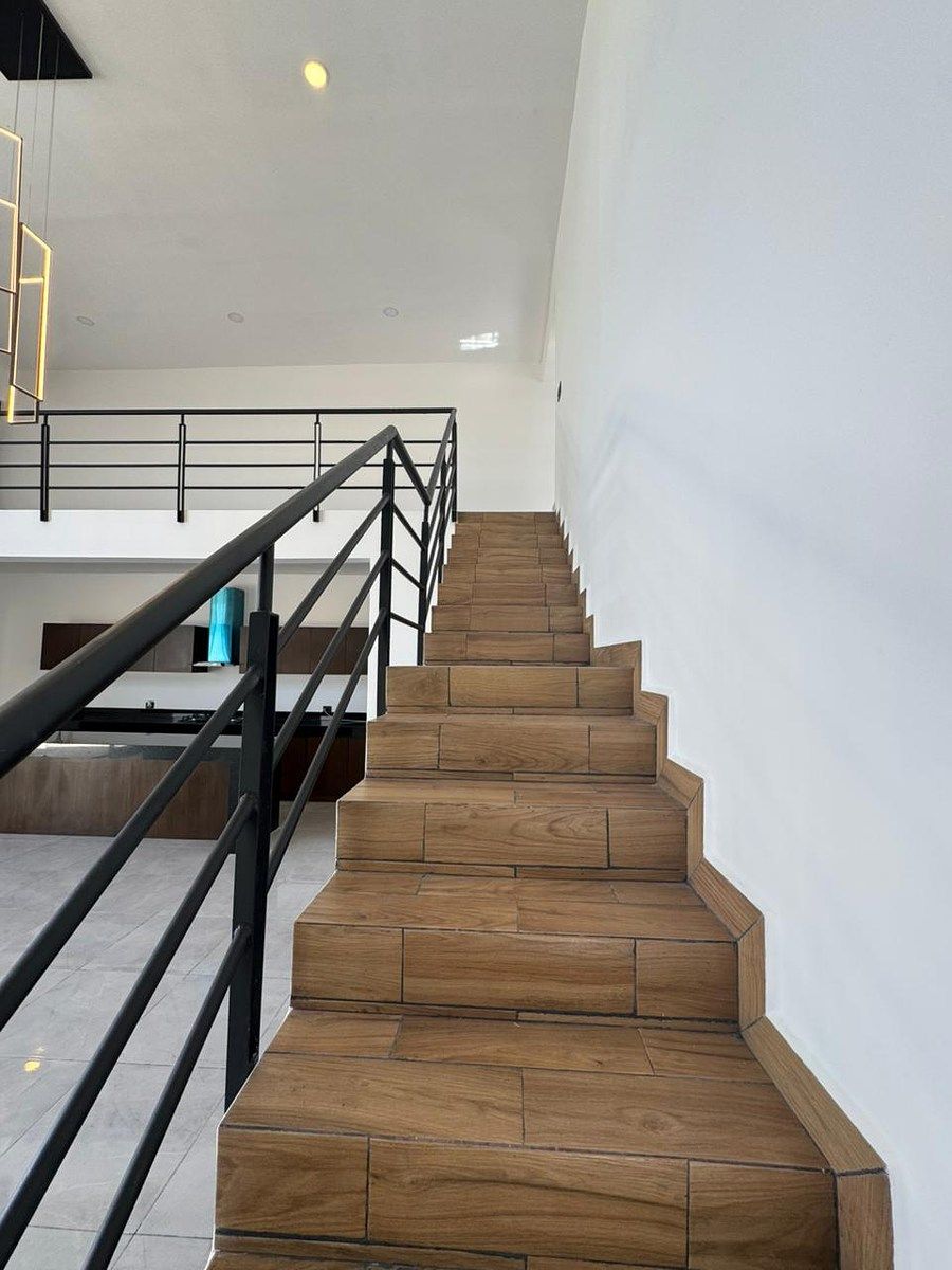 11 de 33: Escaleras planta alta