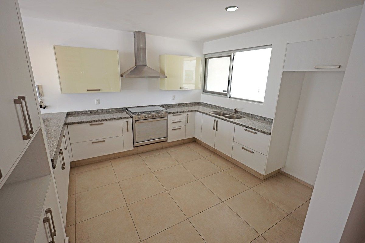 3 of 24: Amplia cocina integral