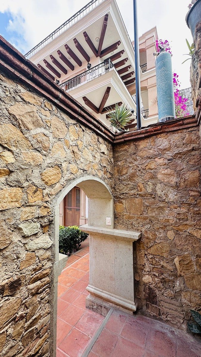 11 de 21: Gateway to apartment