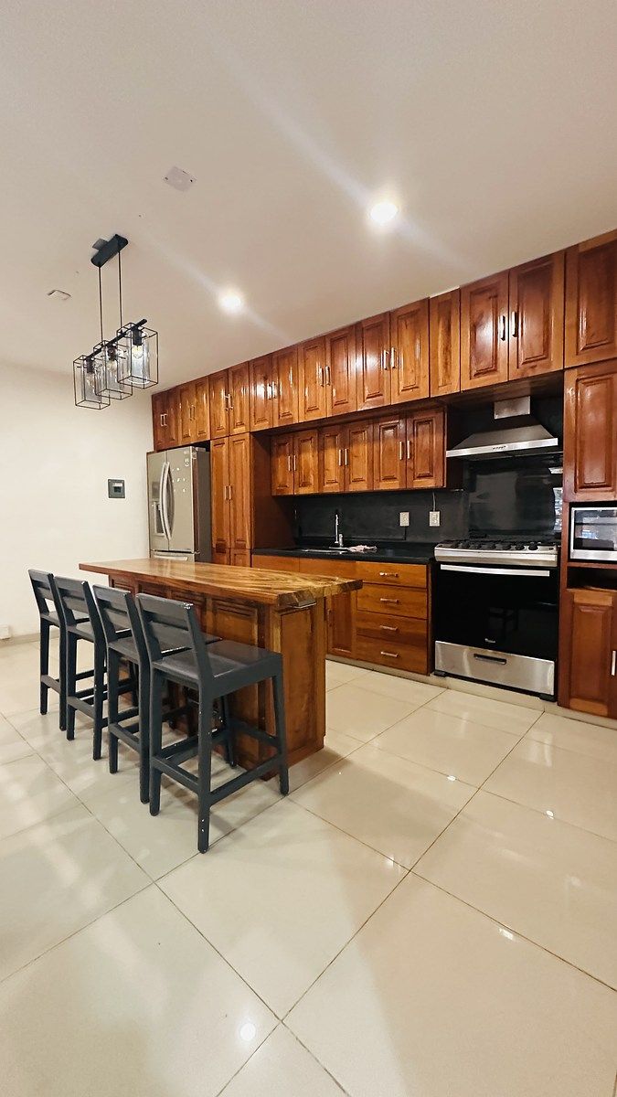 4 de 21: Kitchen with all cedar cabinets