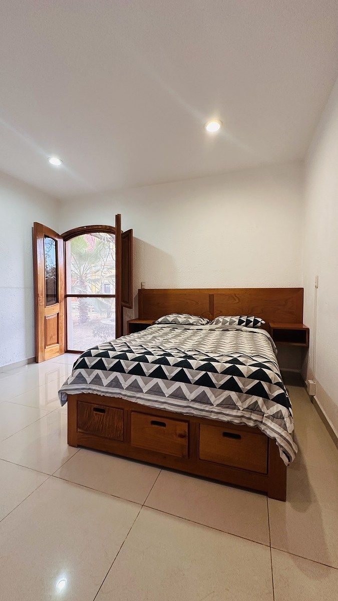 2 de 21: Bedroom one faces north west