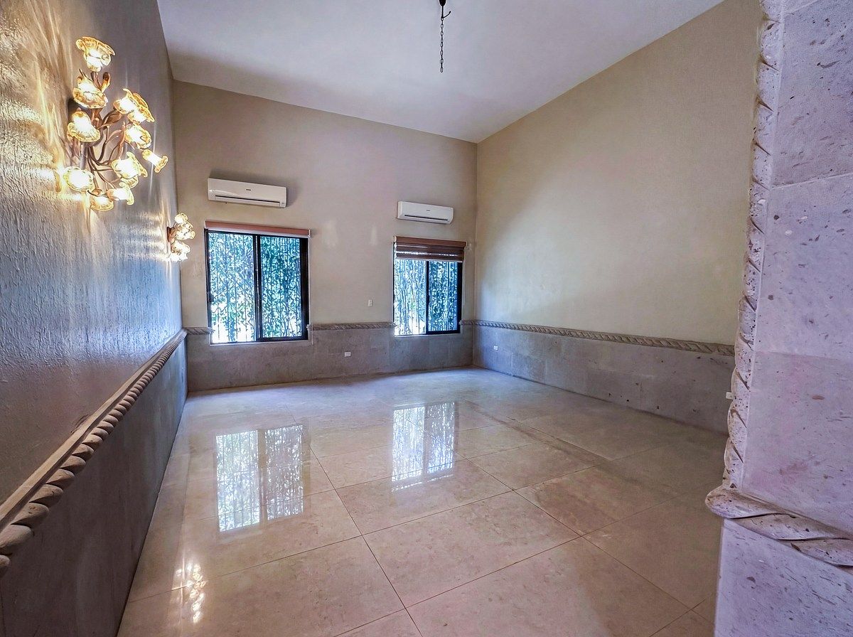 5 of 20: Habitación principal