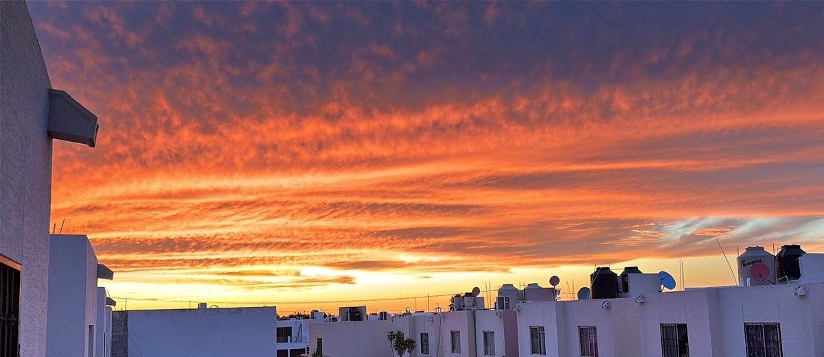 7 de 14: Vista del atardecer desde la habitación que tiene balcón