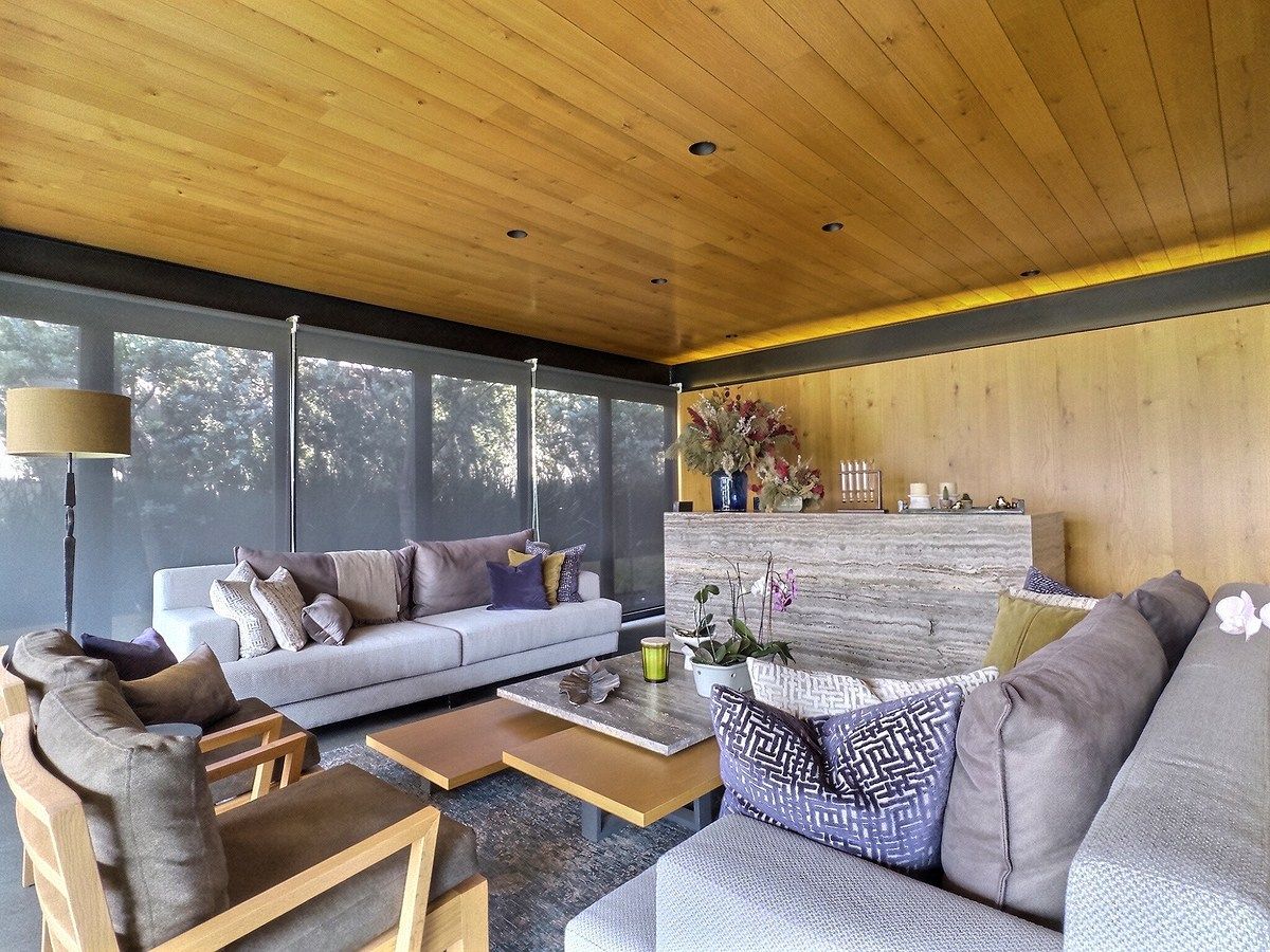 2 of 24: Sala amplia