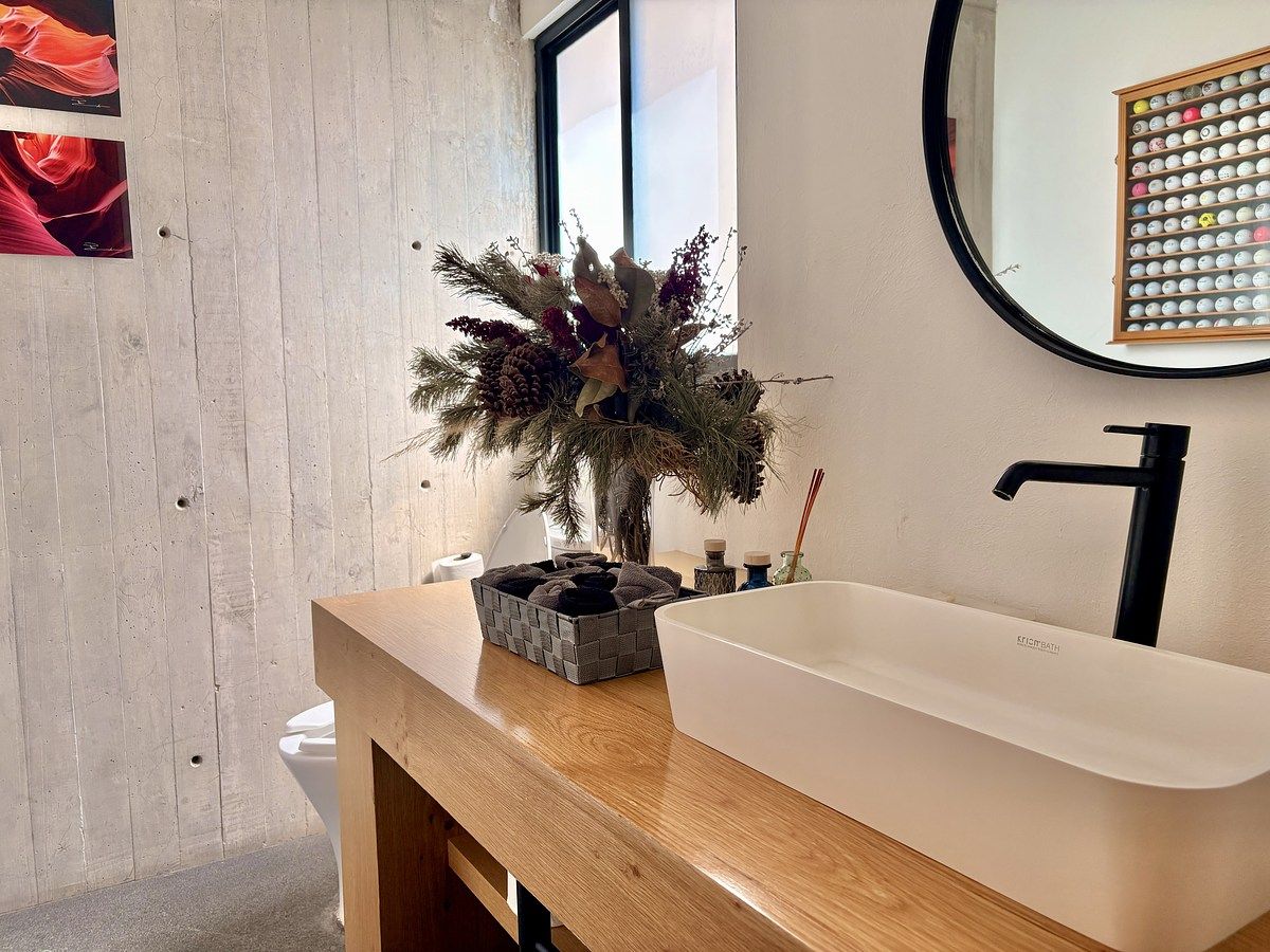 9 of 24: Baño visitas