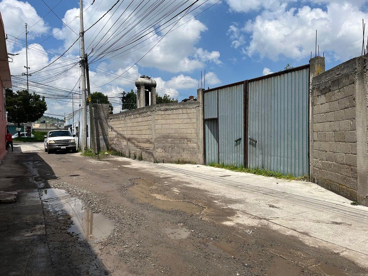 TERRENO BARDEADO EN Zinacantepec rumbo ALMOLOYA JUÁREZ
