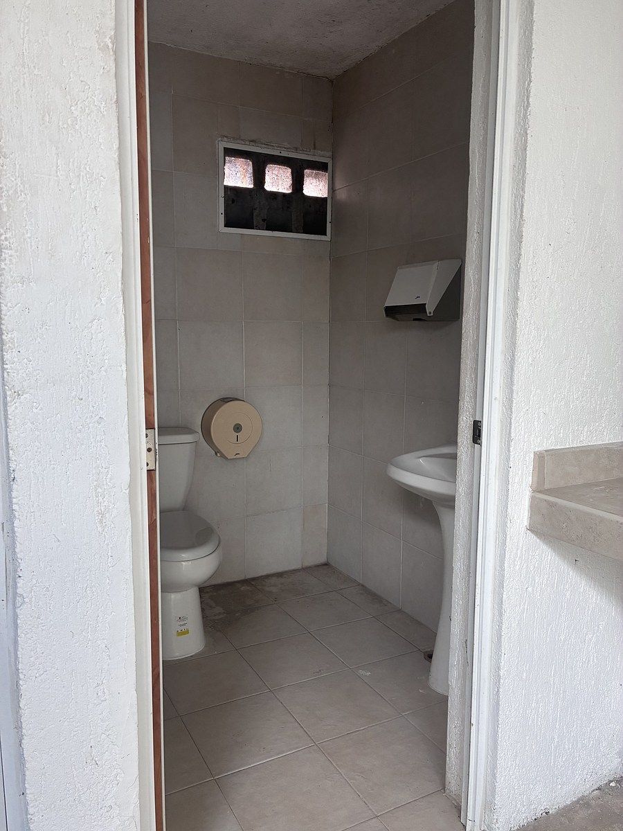 17 de 31: baño en oficinas