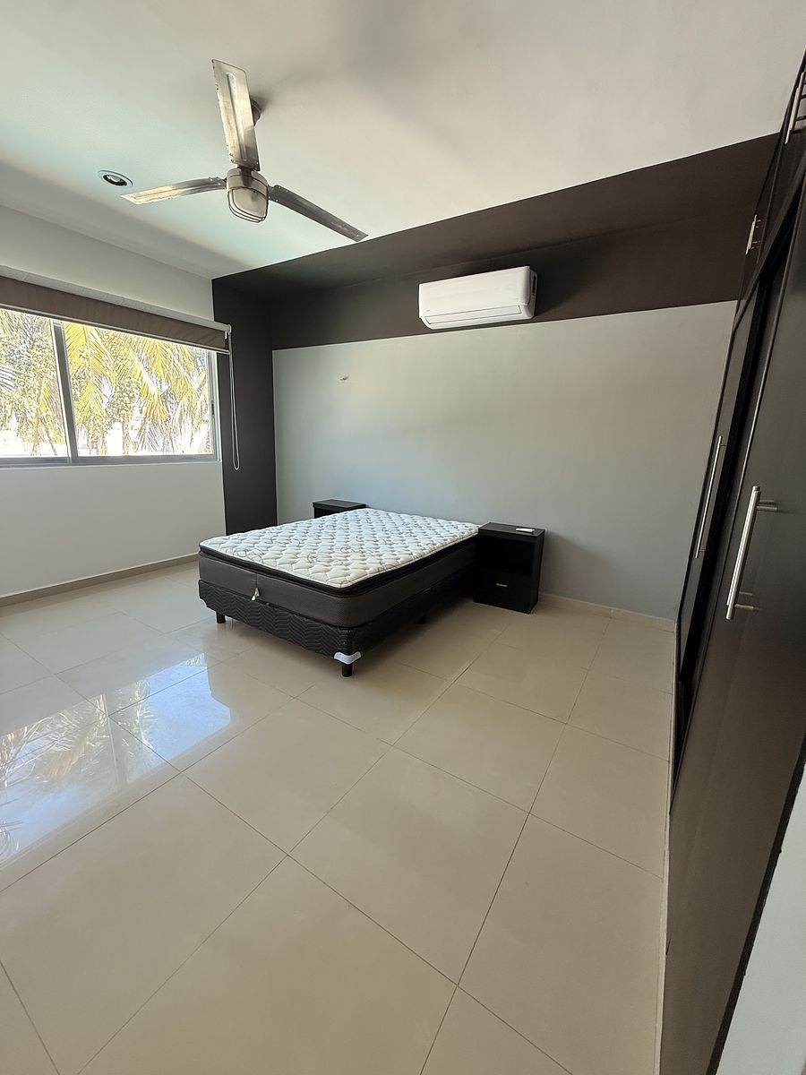 12 de 17: Recamara secundaria con closet y baño