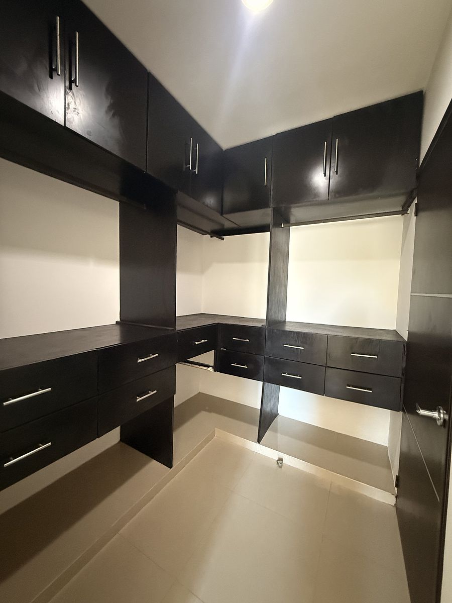 14 de 17: closet recamara principal