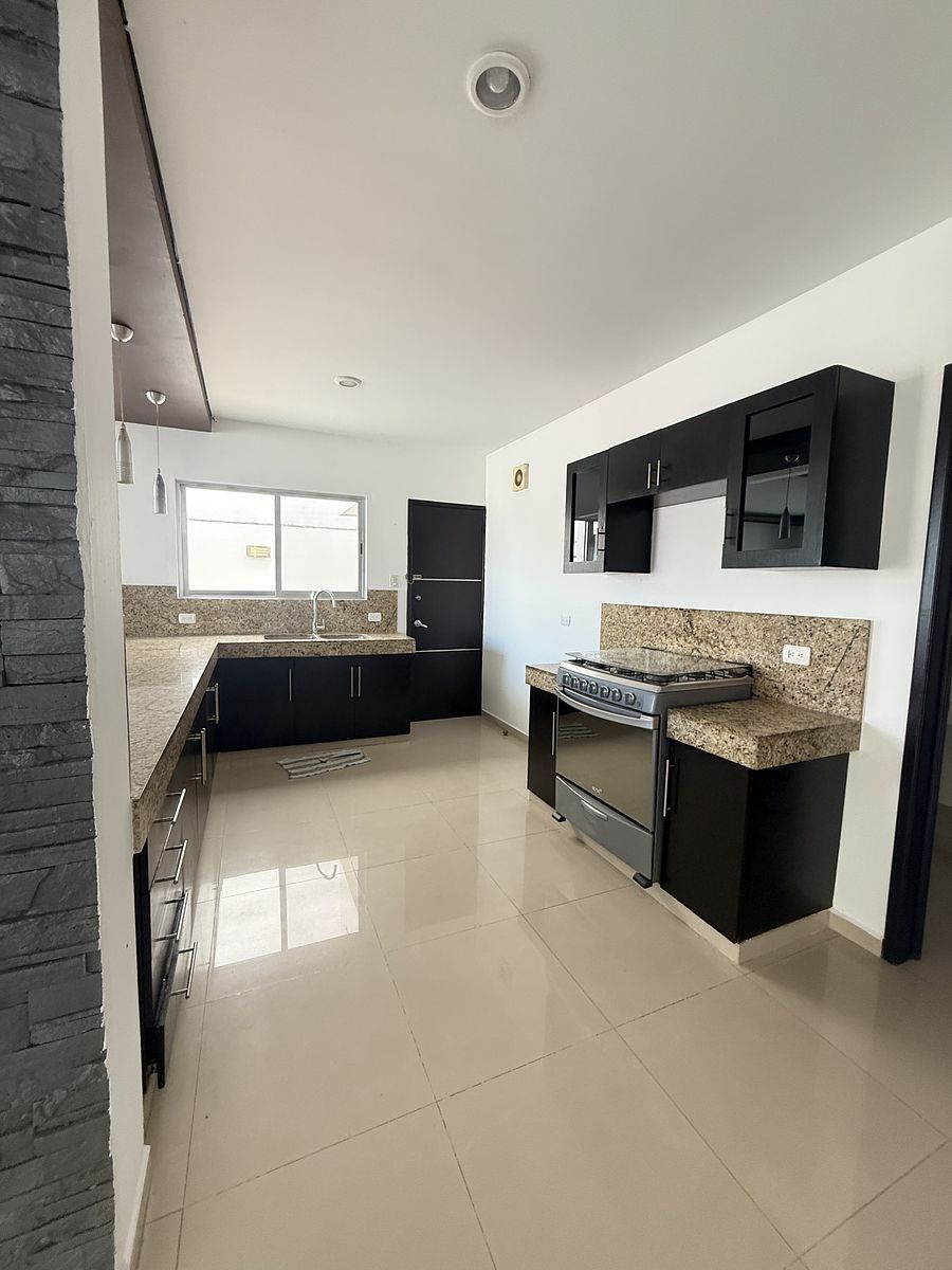 5 de 17: cocina con barra