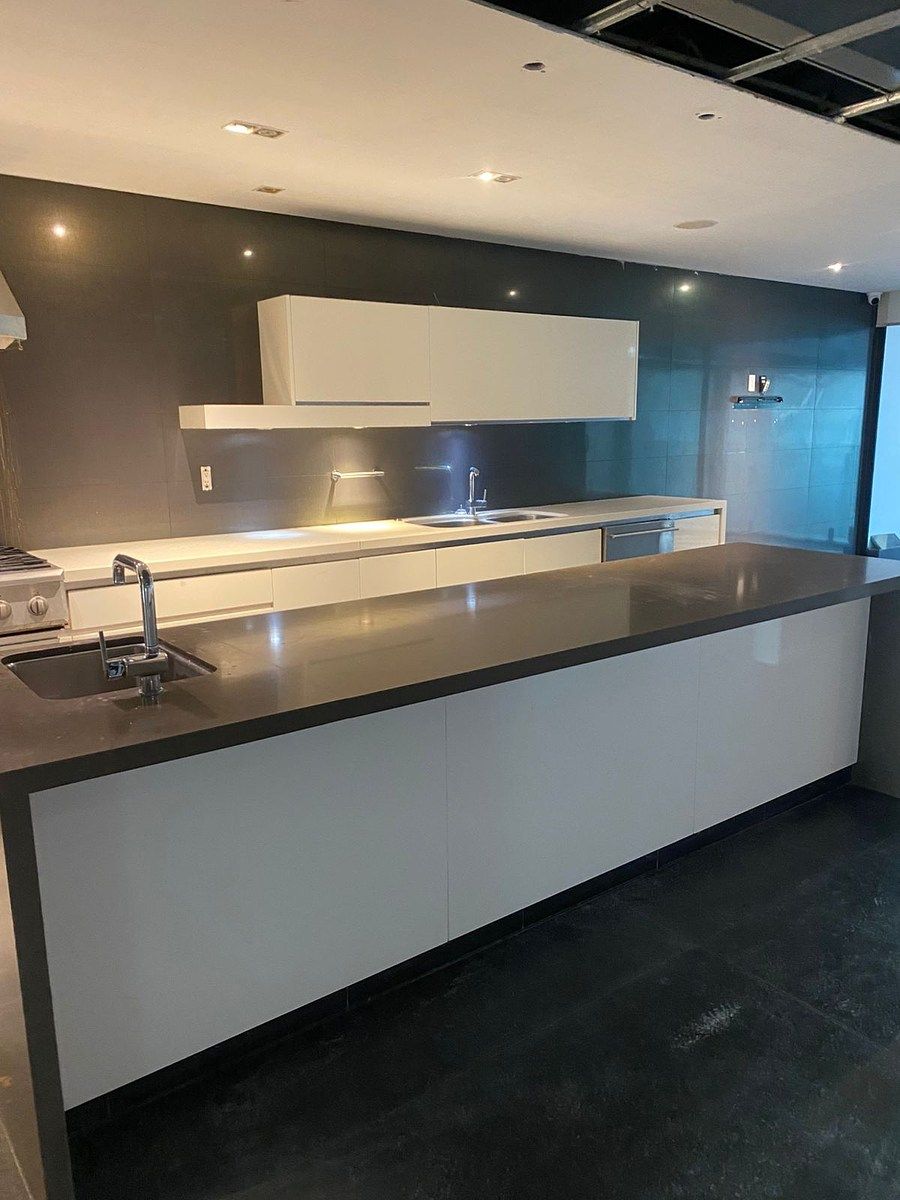 CASA EN VENTA EN LAS AGUILAS - foto 1