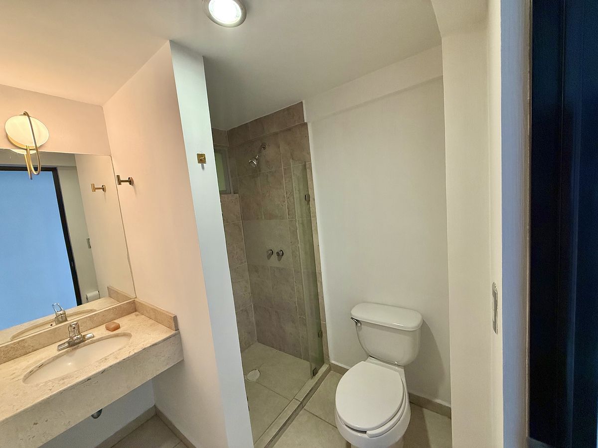 16 de 23: Baño secundario