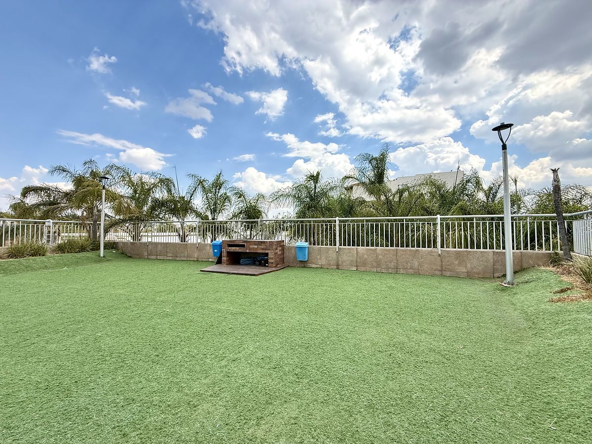 23 de 23: Jardín con asador