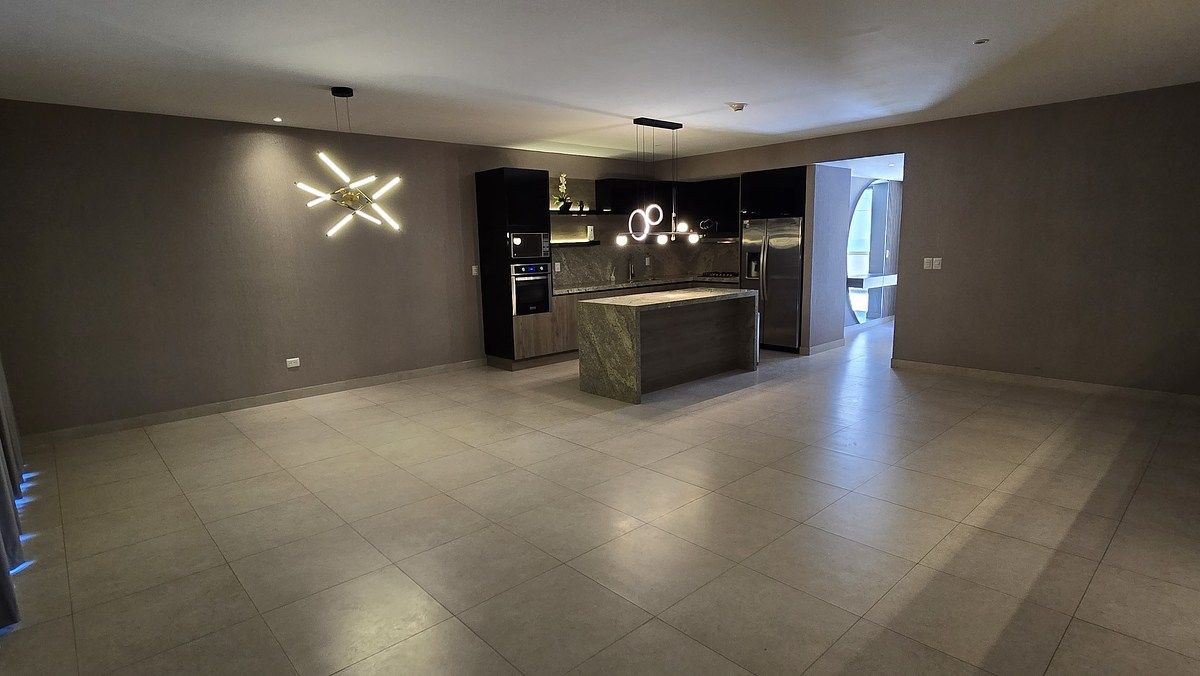 6 of 31: Sala-comedor