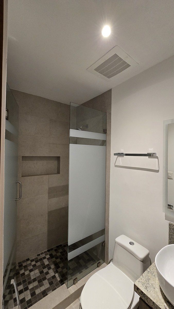 26 of 31: Baño cuarto de servicio