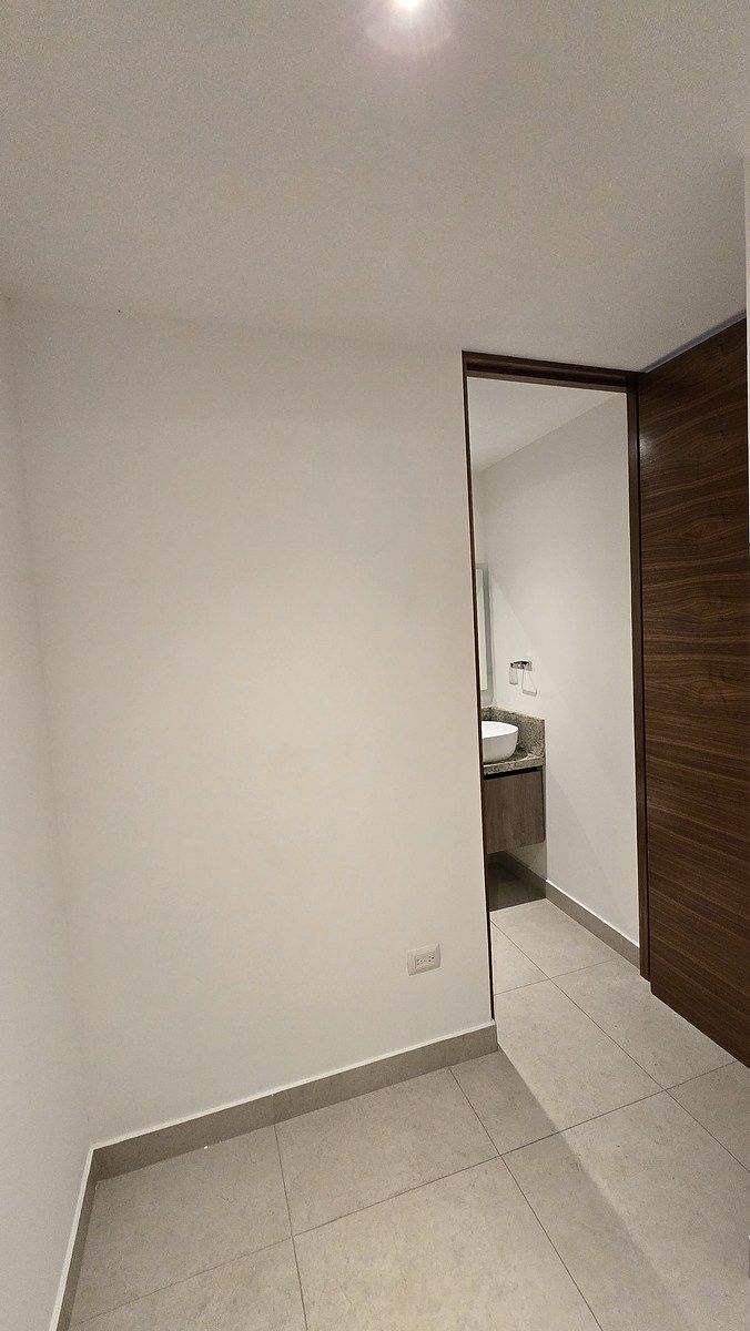 25 of 31: Cuarto de servicio