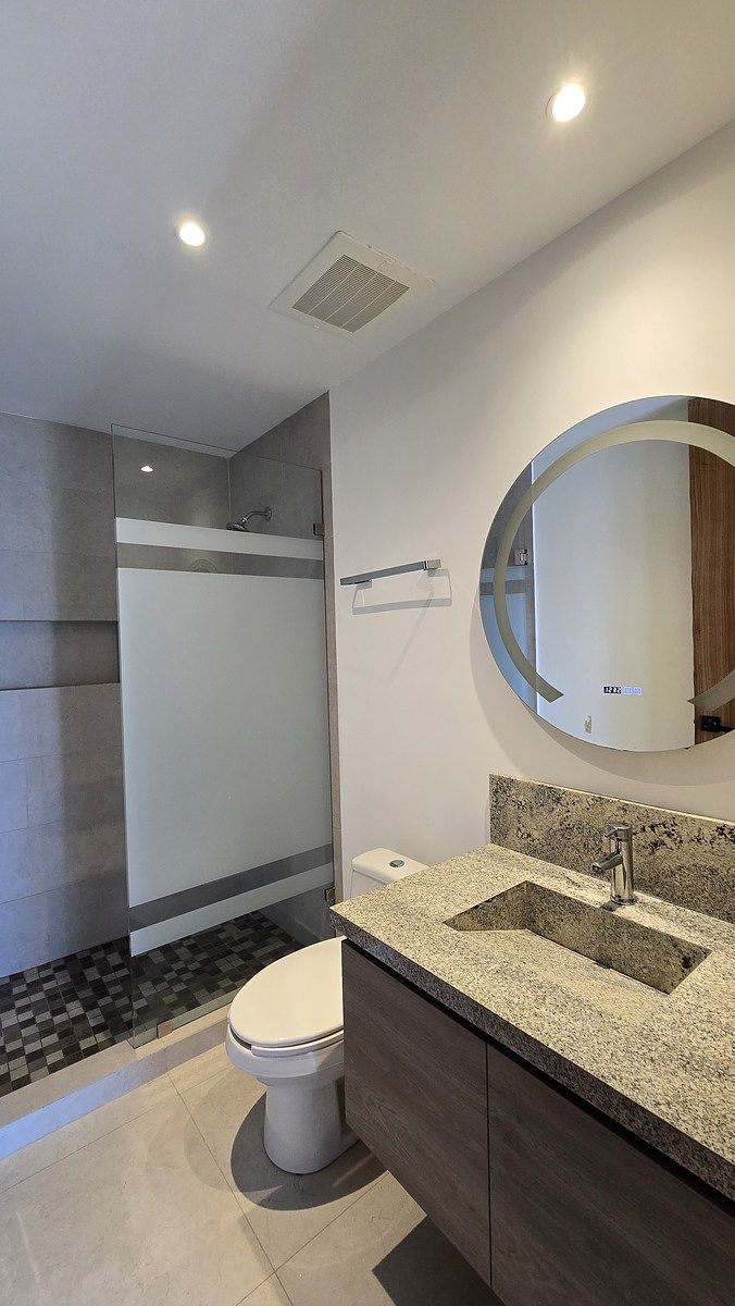 17 of 31: Baño recámara secundaria 1