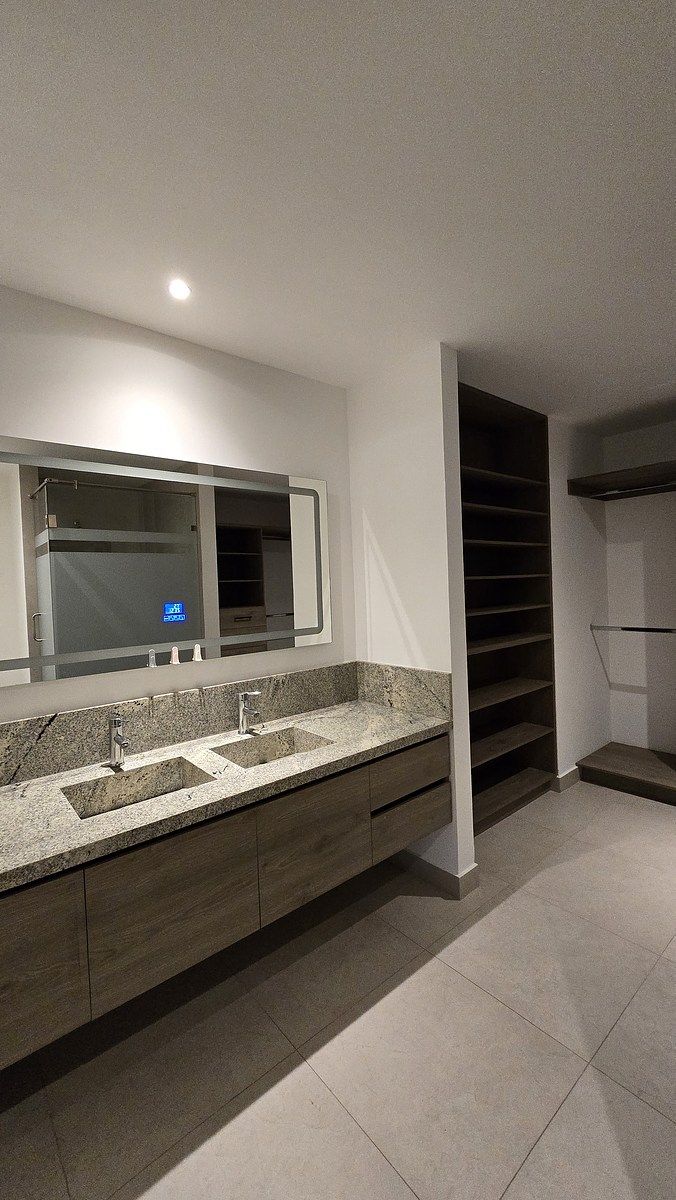 11 of 31: Baño recámara principal