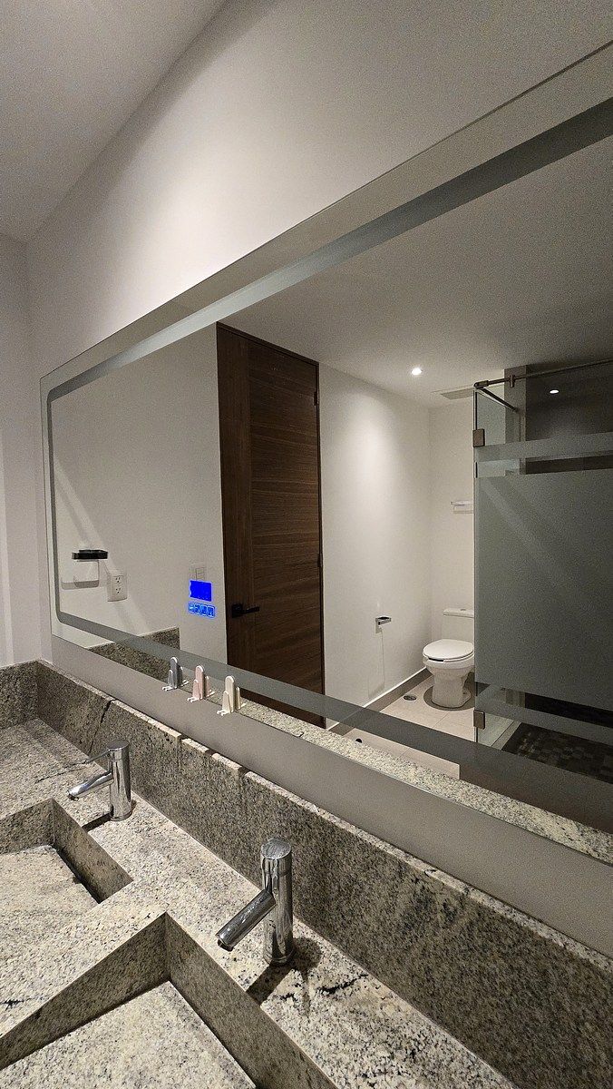 12 of 31: Baño recámara principal