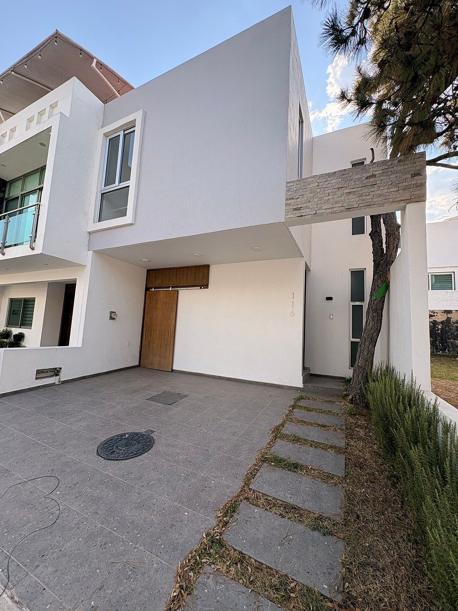 Casa nueva en la cima, foto 1 de 40