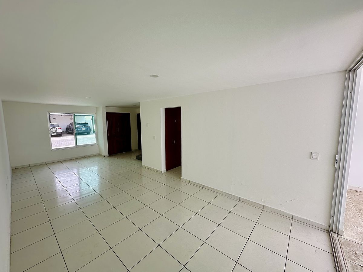 9 de 24: AREA DE COMEDOR