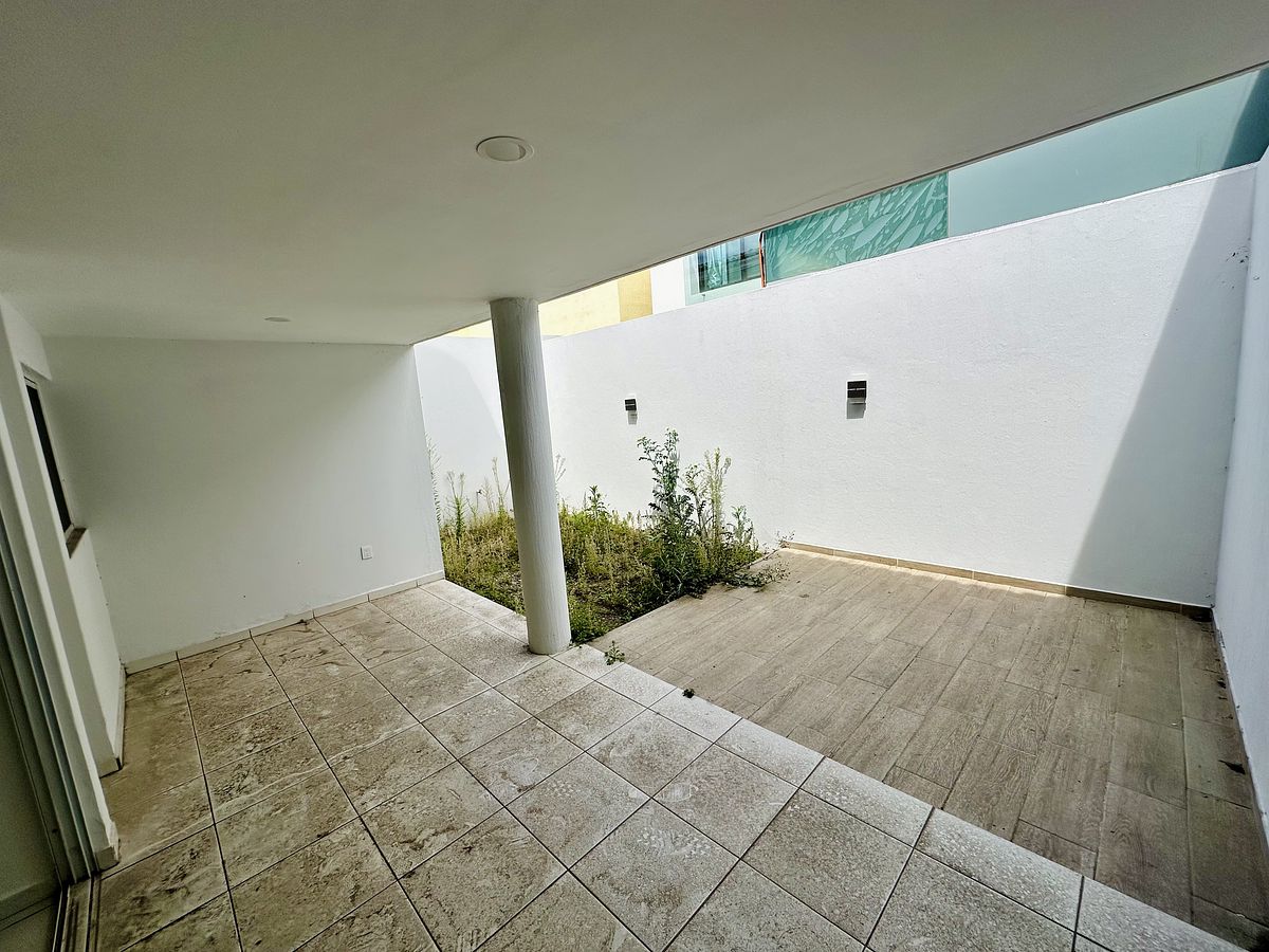 10 de 24: TERRAZA SEMITECHADA