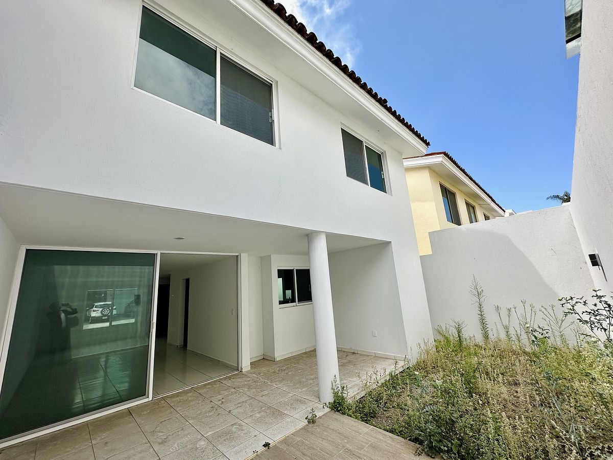 11 de 24: AREA DE JARDIN