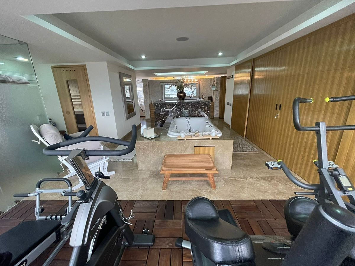 16 de 38: Jacuzzi - Sauna