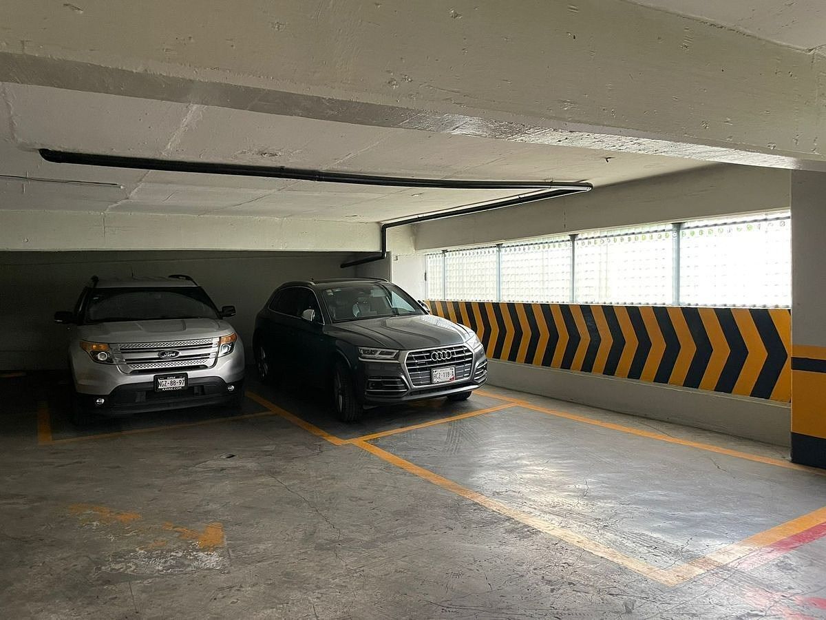 34 de 38: Estacionamientos