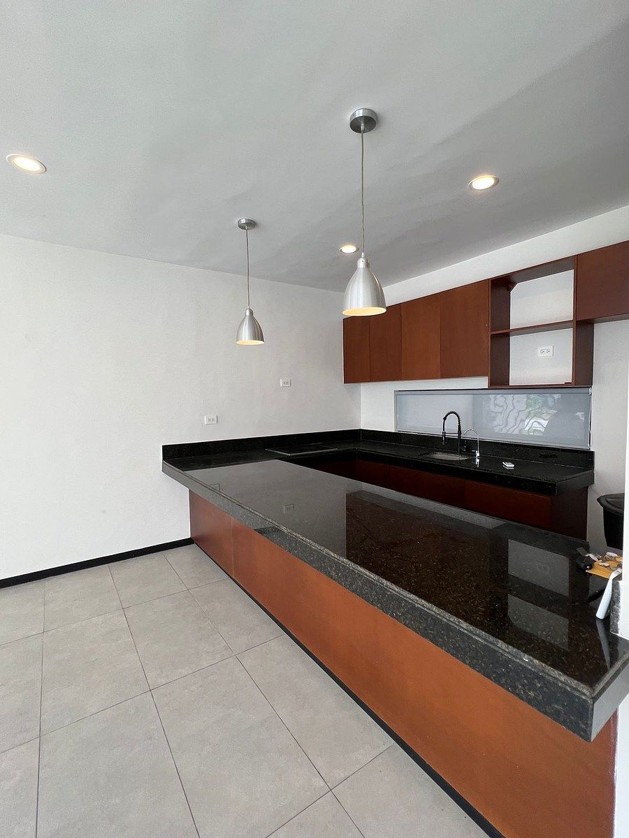 5 de 18: BARRA DESAYUNADORA COCINA CON GRANITO