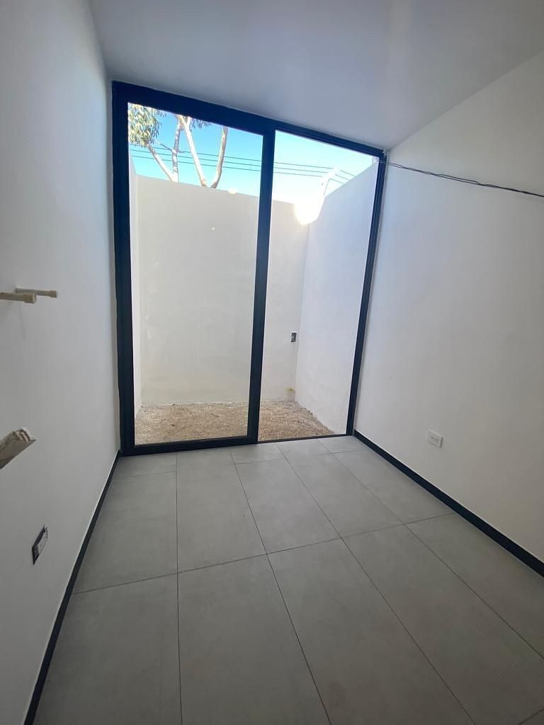 14 de 18: Cuarto de Servicio con Baño