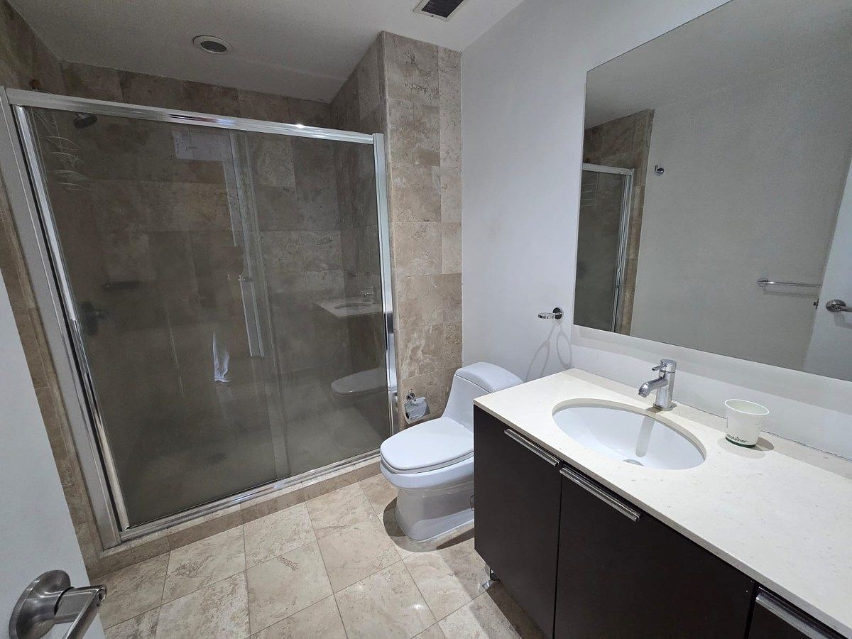 14 de 19: Baño de la segunda recámara