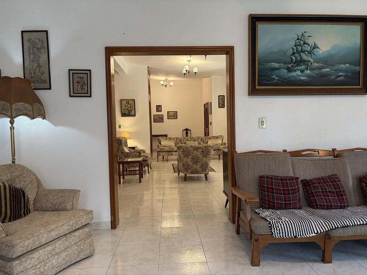 9 de 27: Salay entrada al estudio.