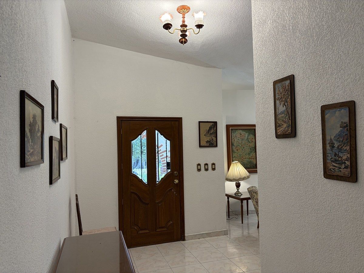 11 de 27: Entrada principal a la casa.