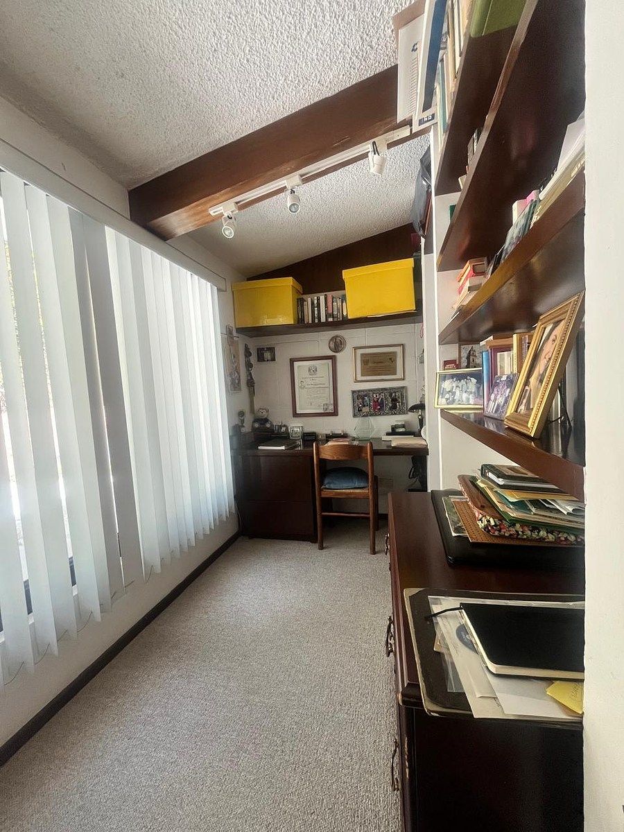 7 of 28: oficina privada de recamara principal