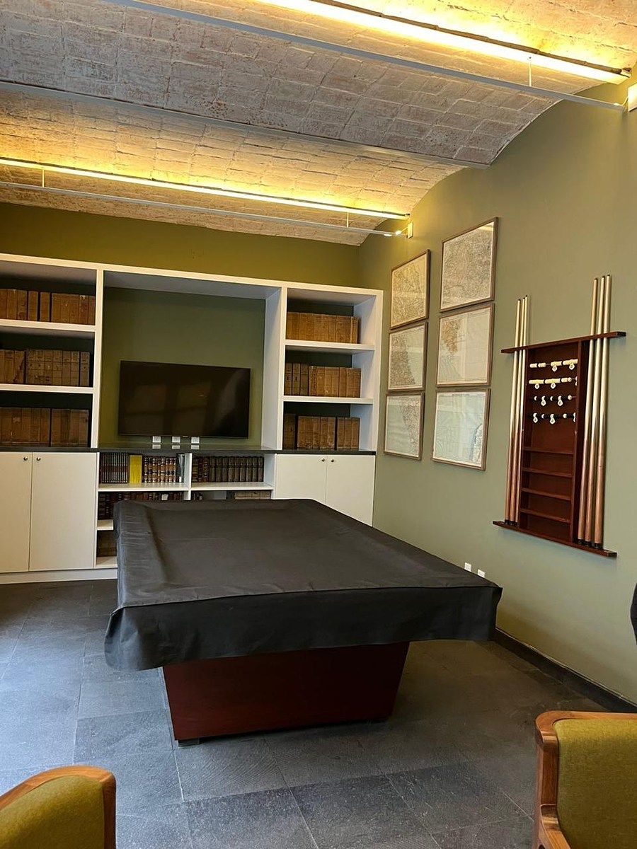 11 of 37: Áreas comunes con billar