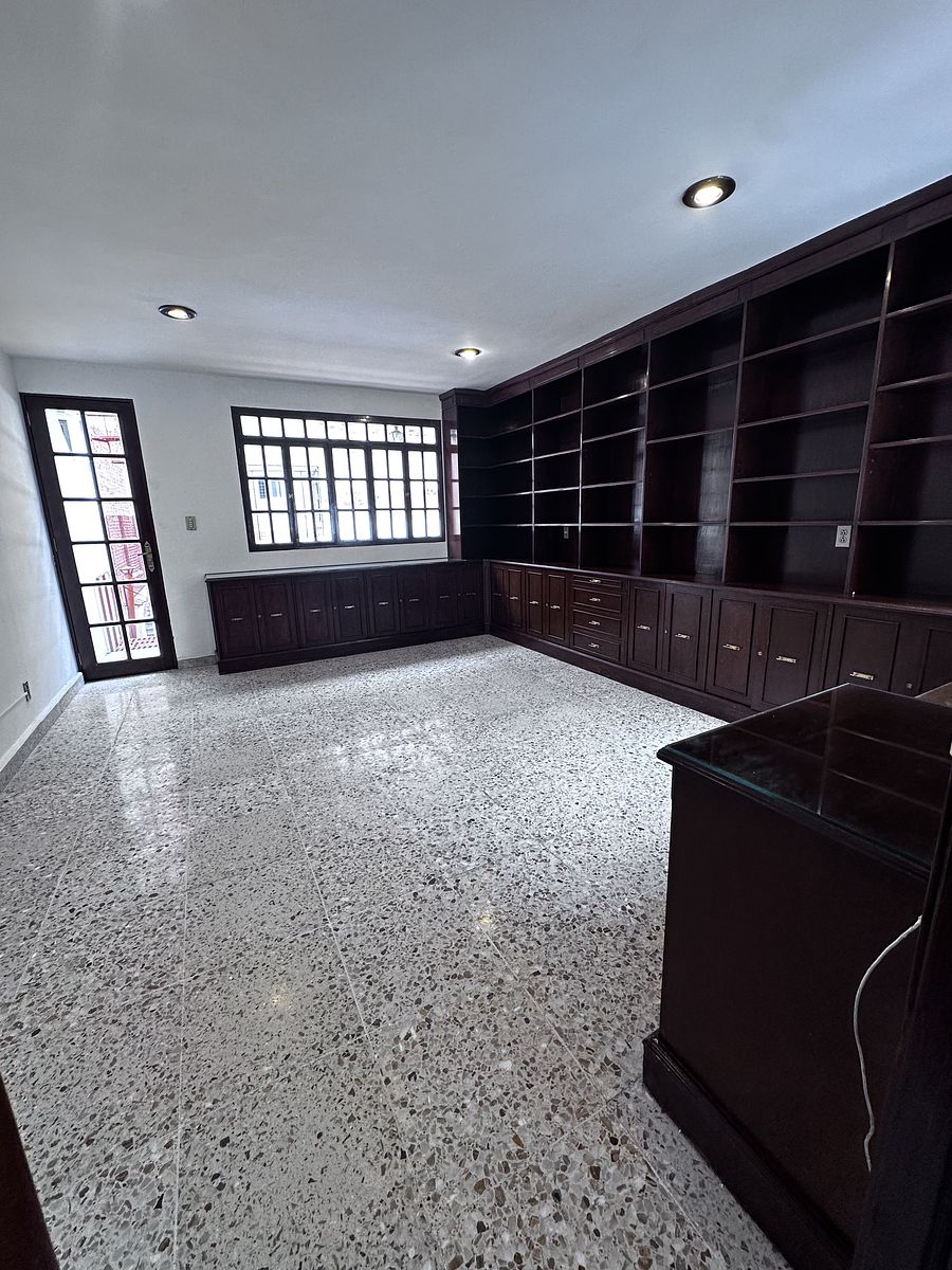 27 de 37: Biblioteca