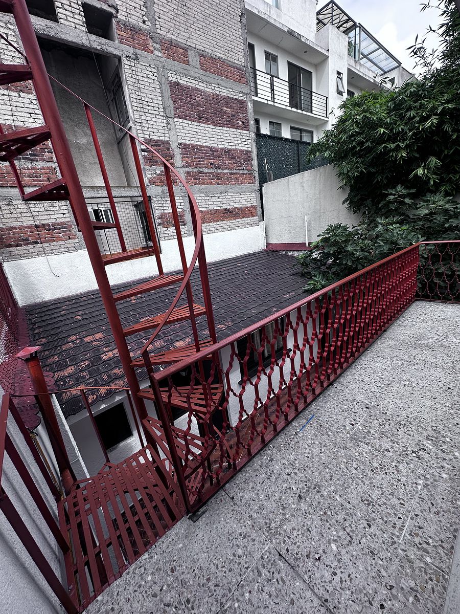 29 de 37: Balcón posterior