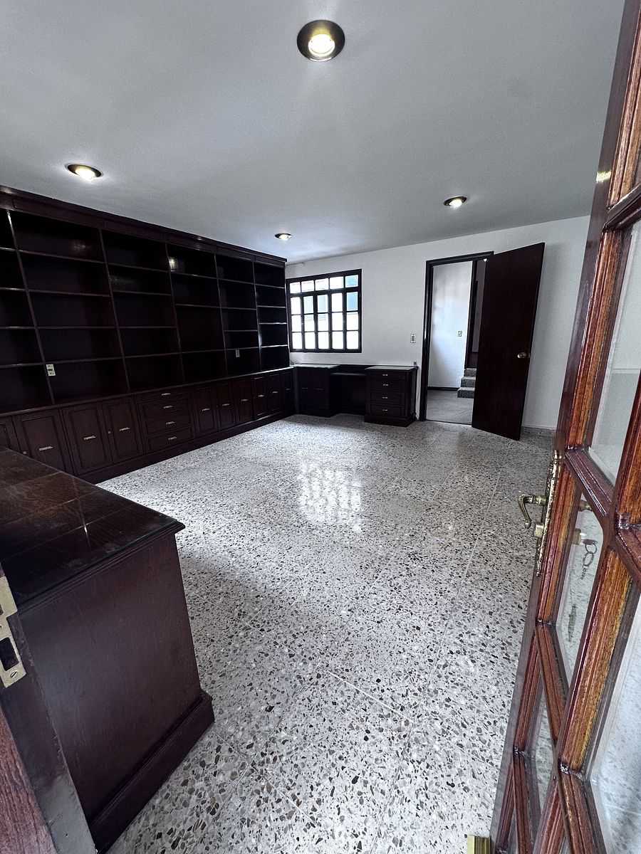 28 de 37: Biblioteca