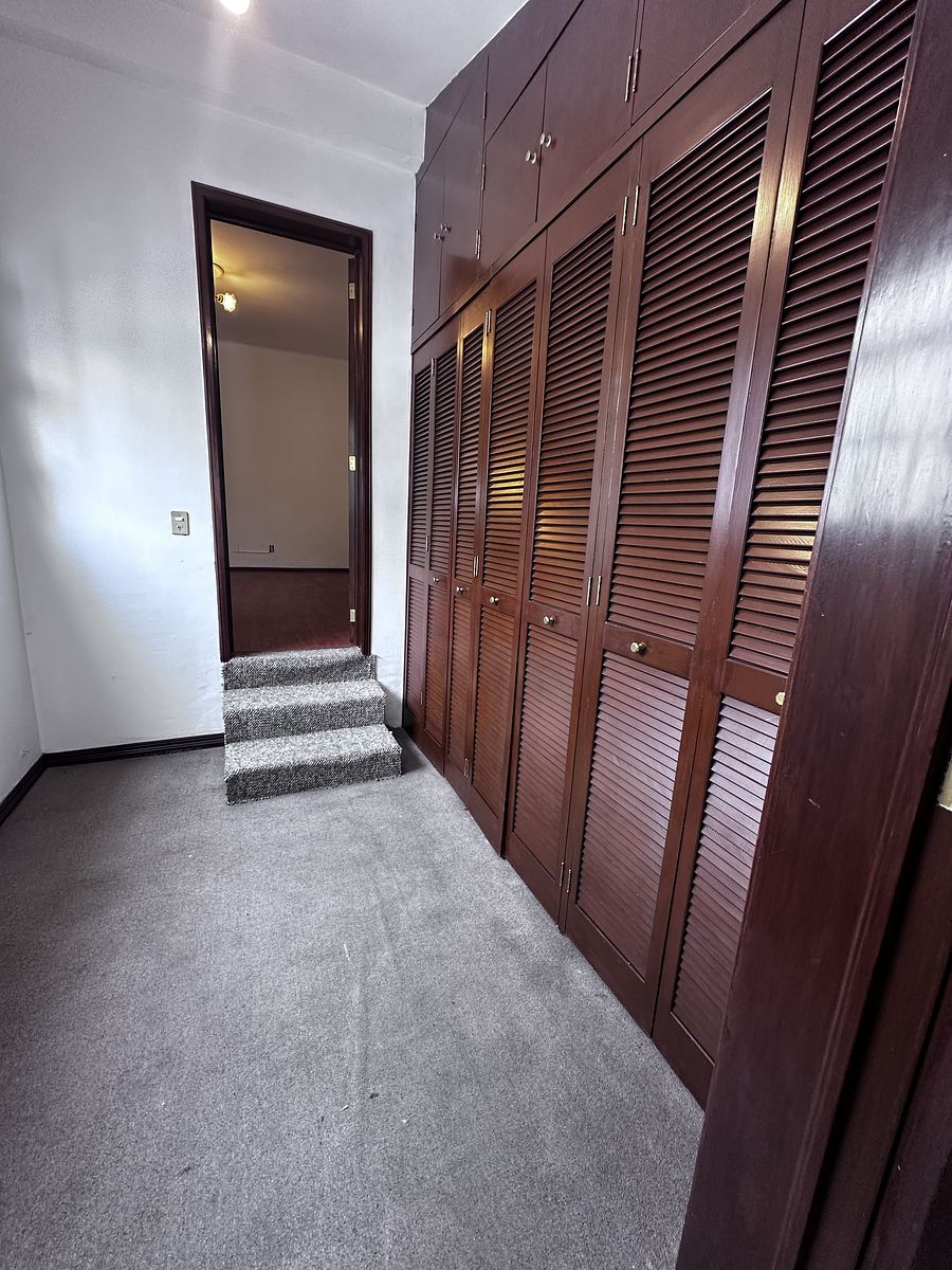 25 de 37: Walking closet