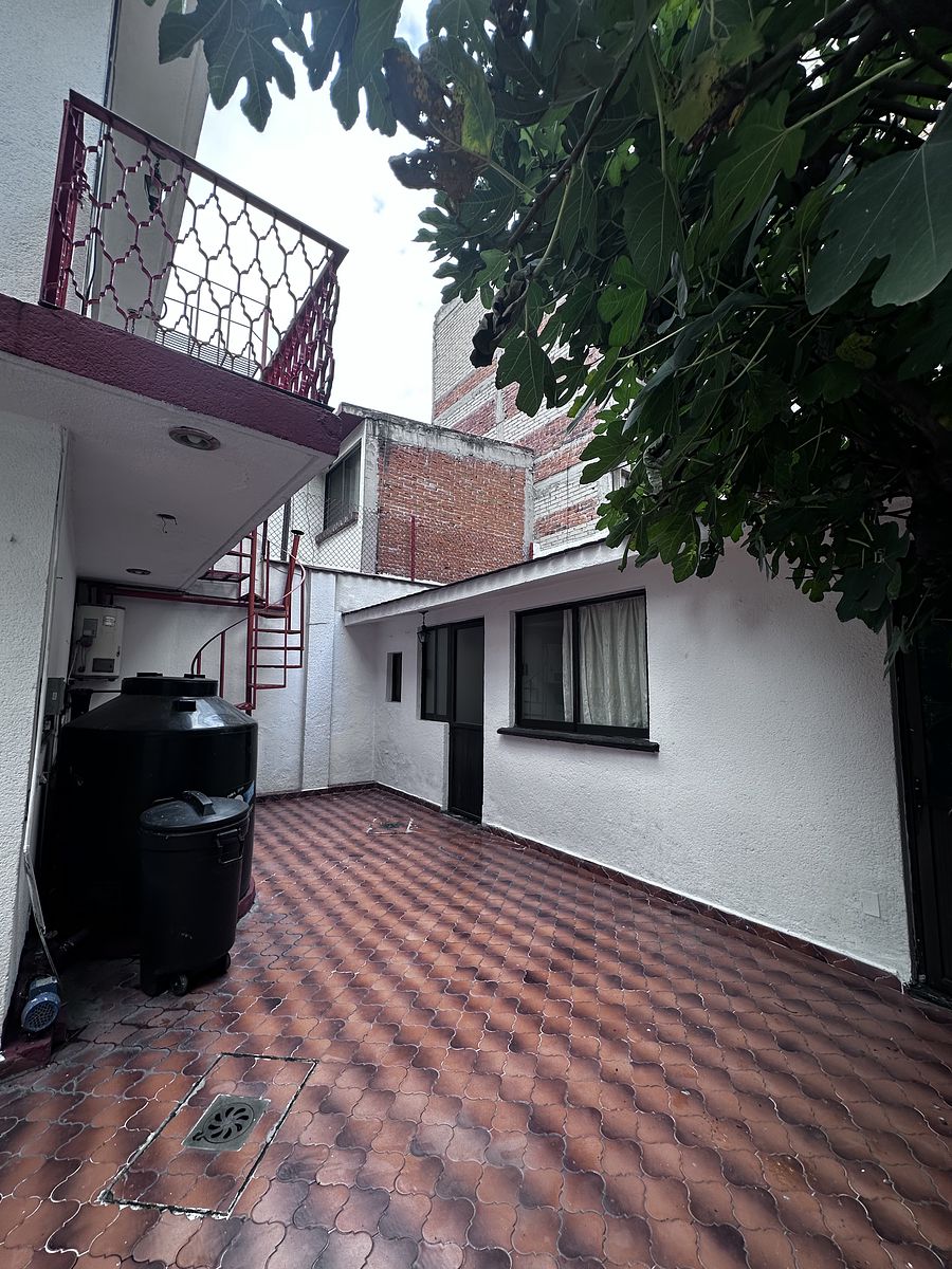 10 de 37: Patio posterior