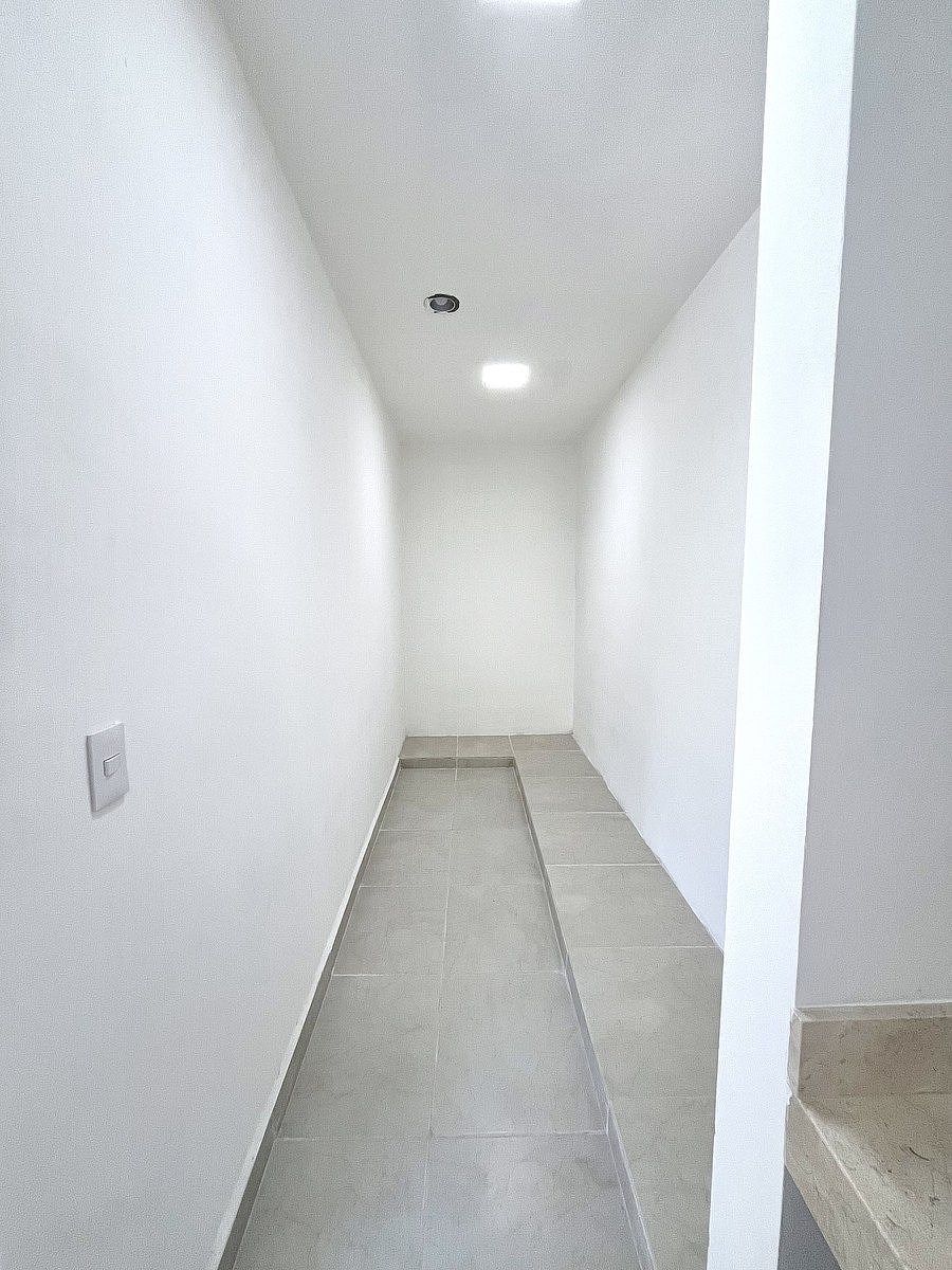 9 de 21: Clóset Vestidor