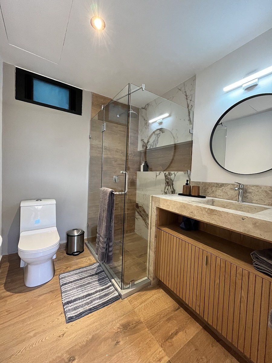 8 de 42: Baños Modelo Avant Colores Claros