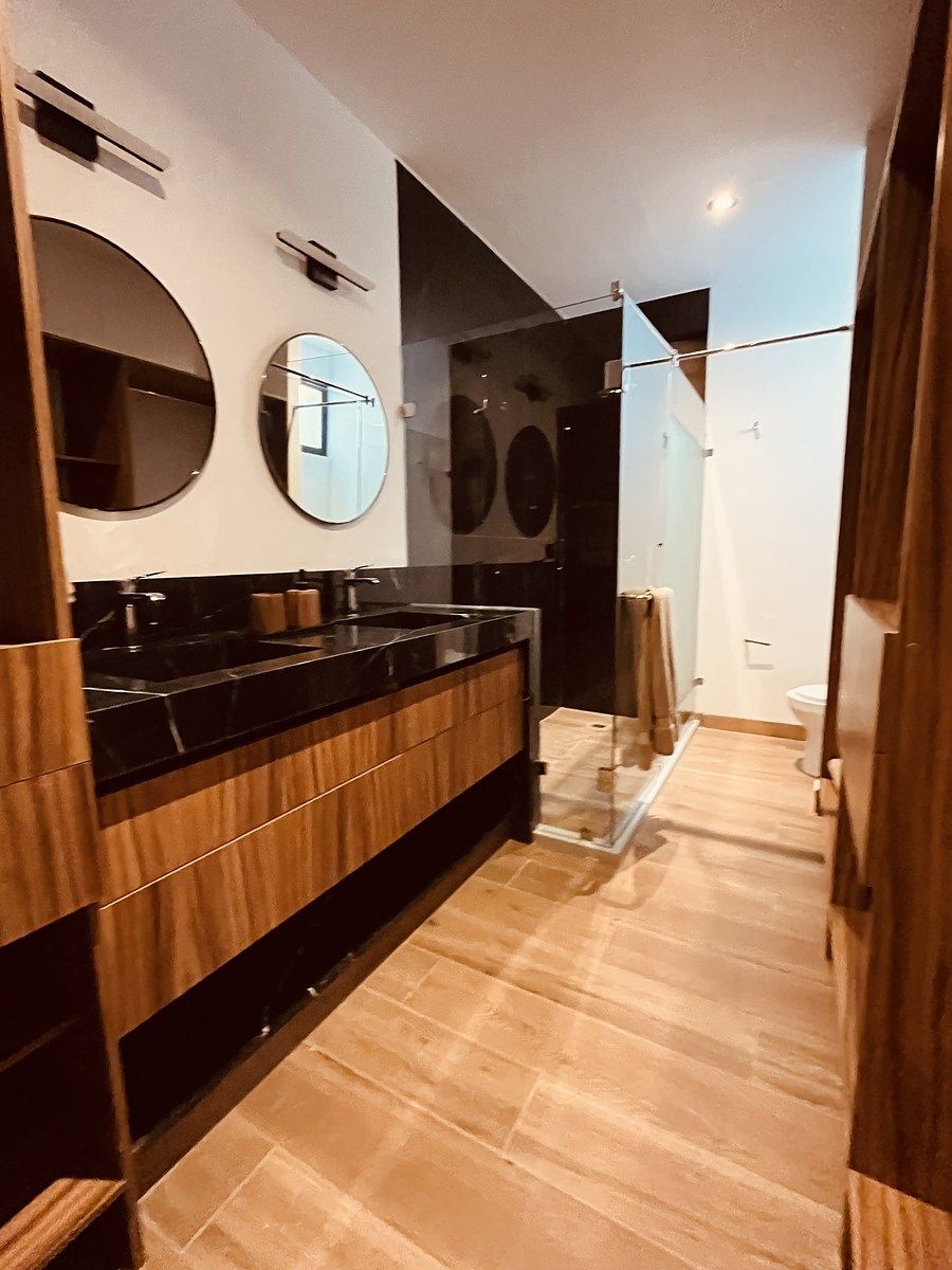 22 de 42: Baño moderno Modelo Elegance Colores Obscuros