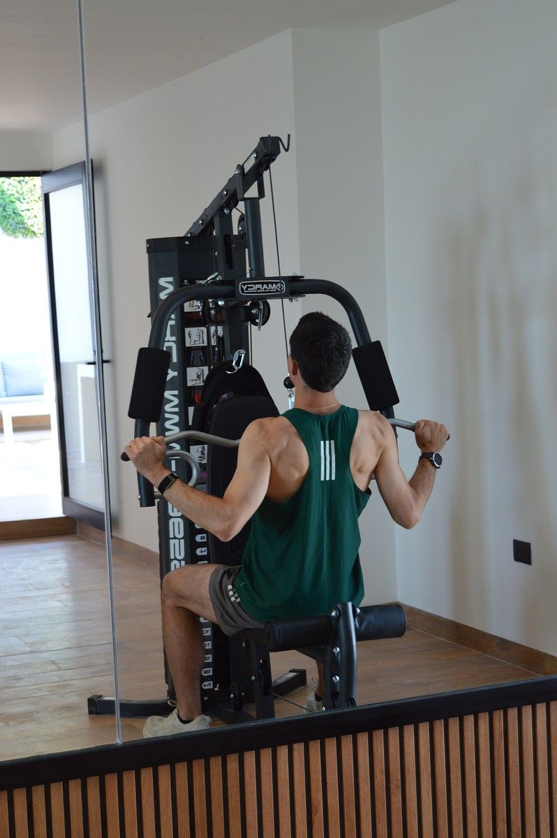 38 de 42: Gimnasio equipado en áreas comunes