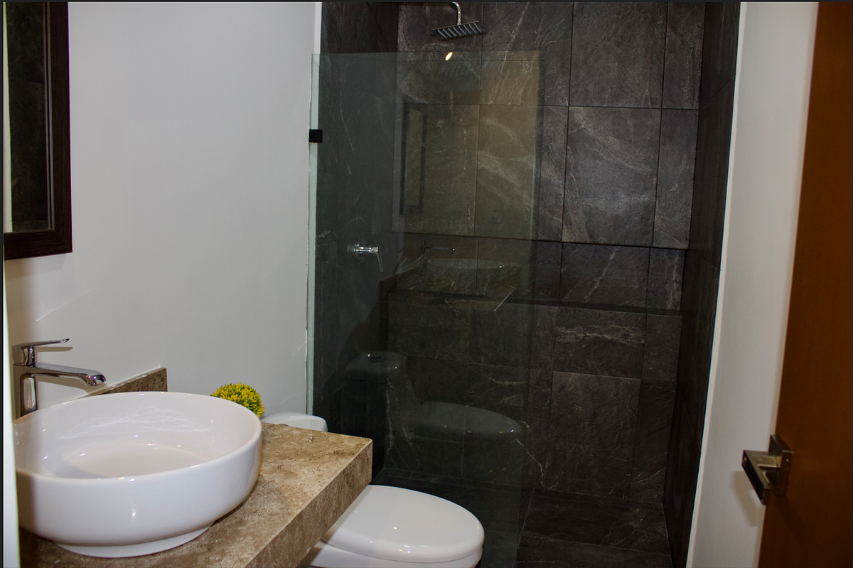 7 of 8: Baño Recámara Principal