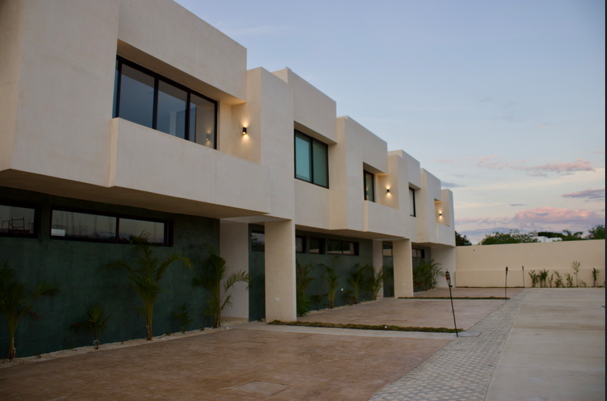 1 of 8: Fachada Interior