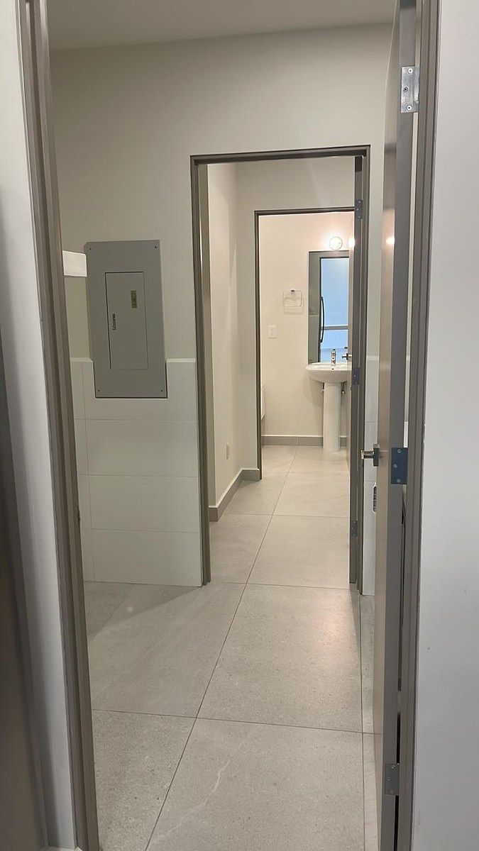 9 de 14: Baño de servicio